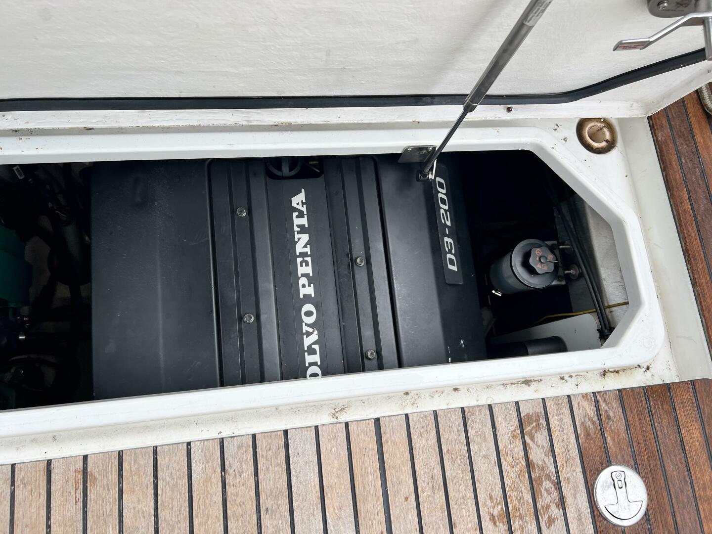 Slide: The Image of Volvo Penta Engine STBD Volvo Penta Engine View - 5454595