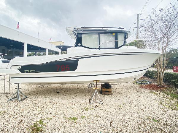 Slide: The Image of Jeanneau NC 795 Sport 2022 - 6