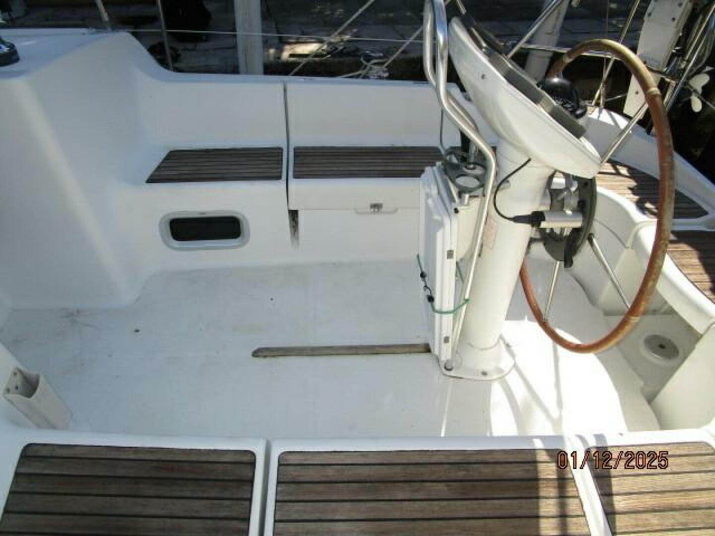Slide: The Image of 37' Jeanneau cockpit starboard - 4943186