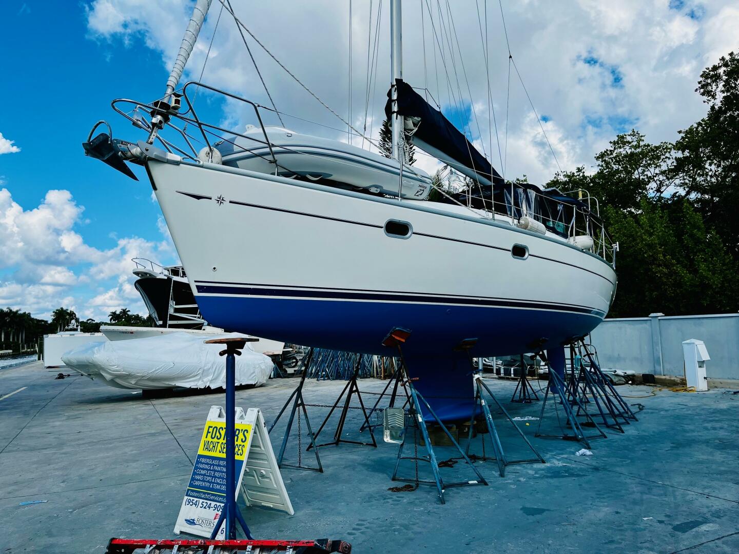 Slide: The Image of 37' Jeanneau hauled out1 - 4943219