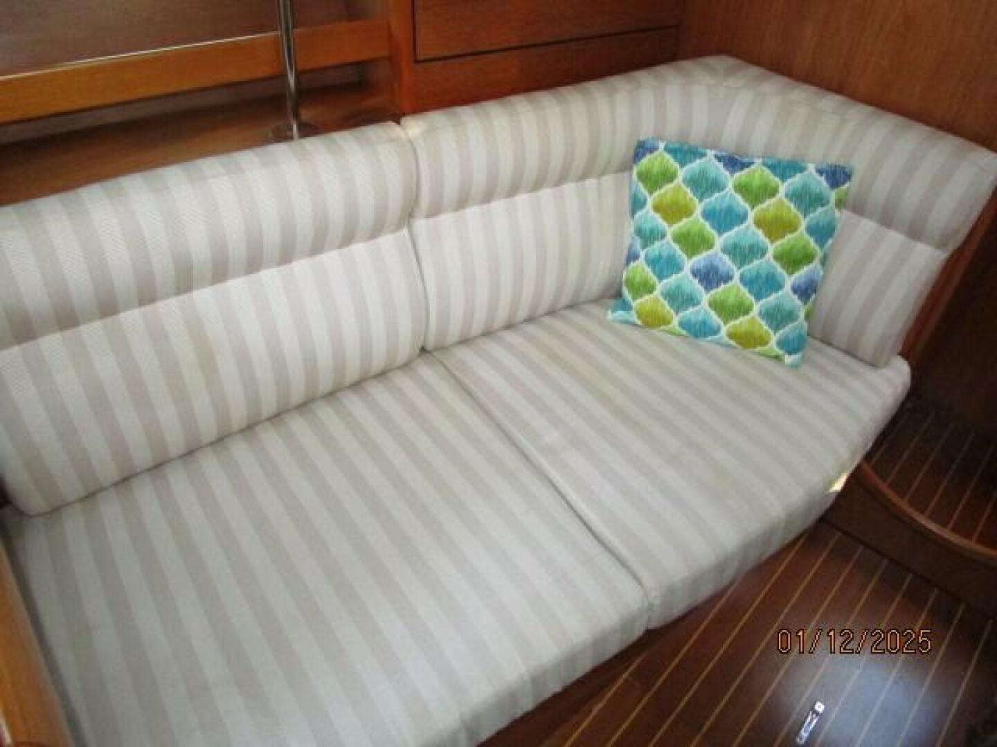 Slide: The Image of 37' Jeanneau salon port seating - 4943230