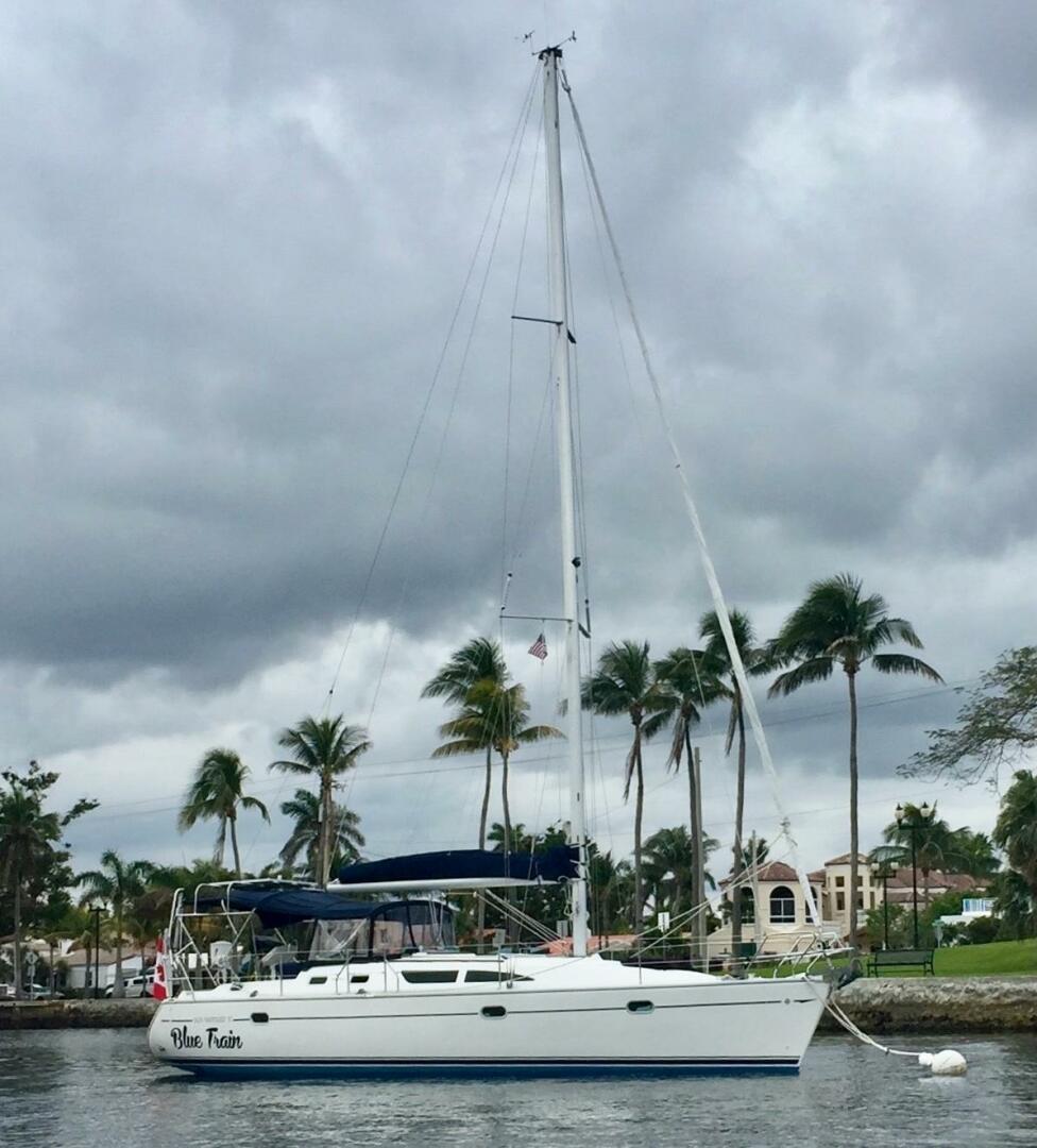 Slide: The Image of 37' Jeanneau starboard profile - 4943237