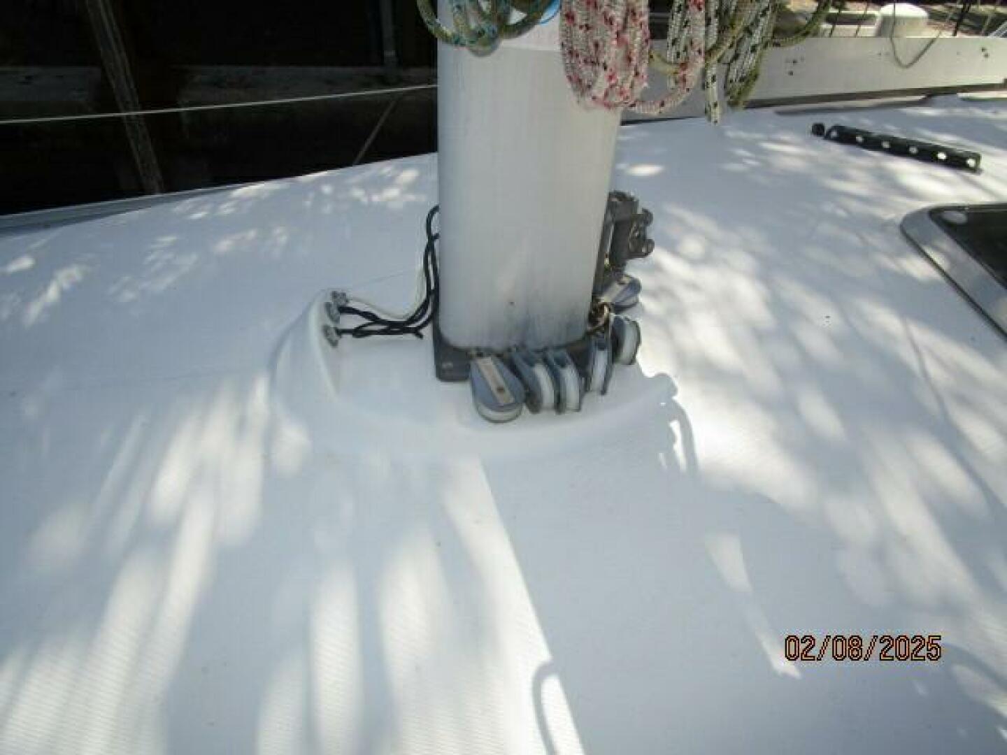 Slide: The Image of 37' Jeanneau mast base - 5028129