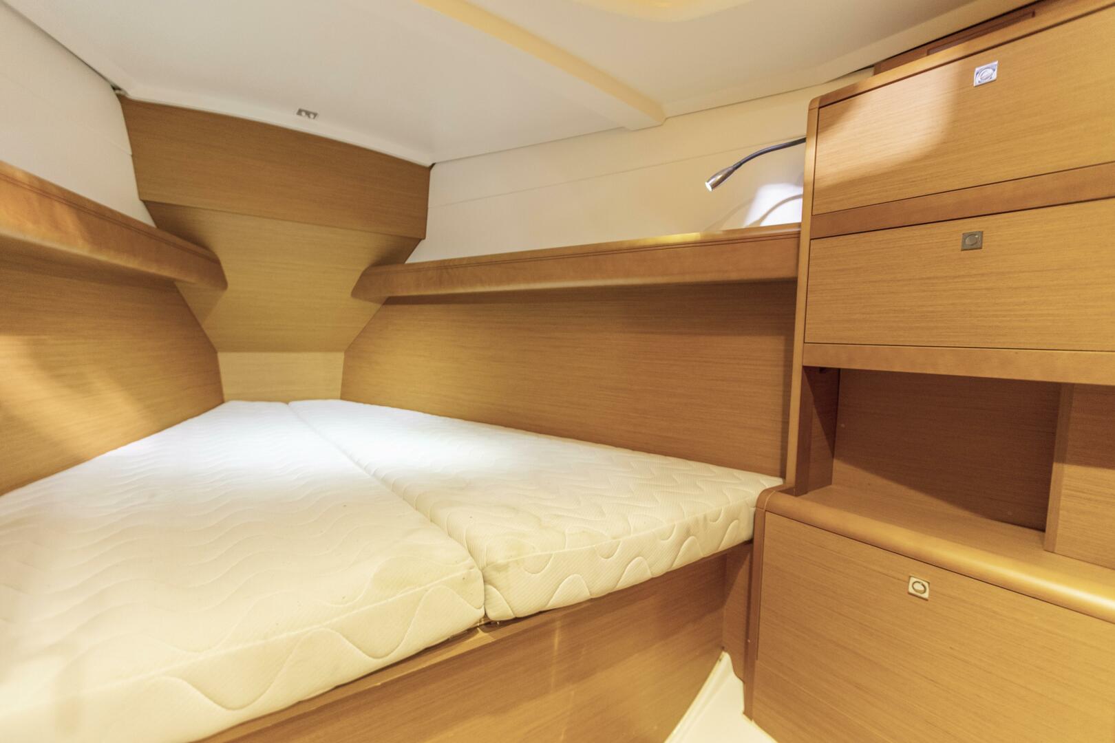 Slide: The Image of 6 Forward Cabin (1) - 4283245