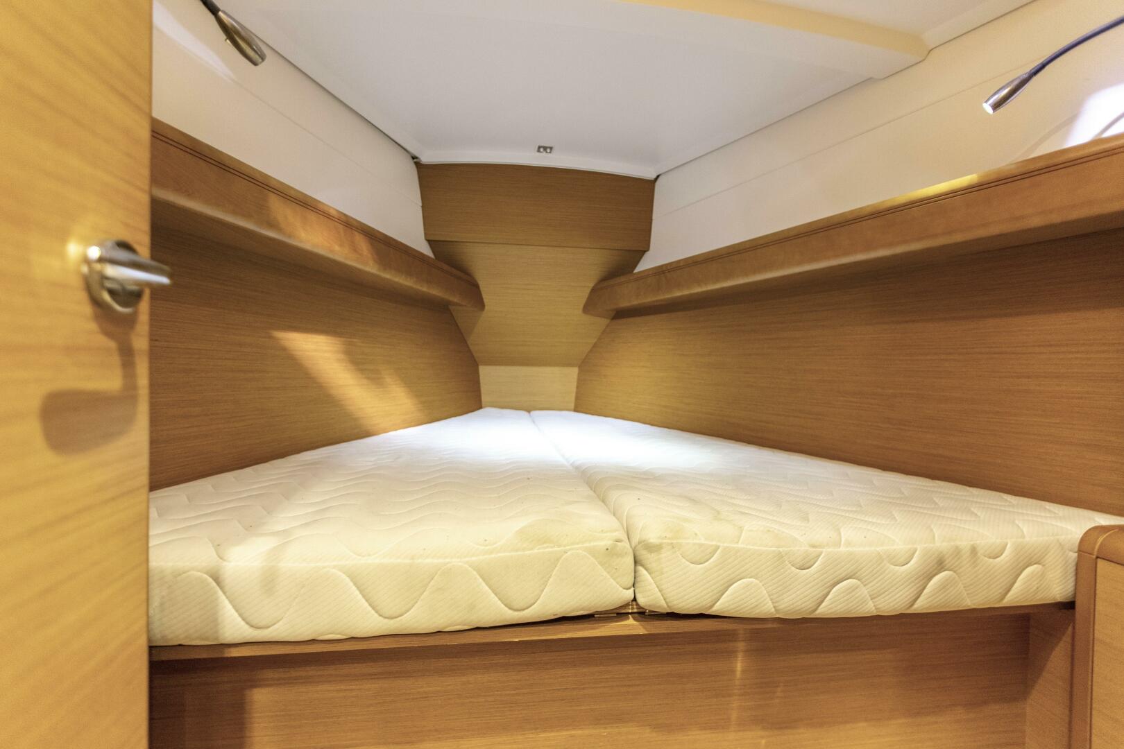 Slide: The Image of 6 Forward Cabin (2) - 4283246
