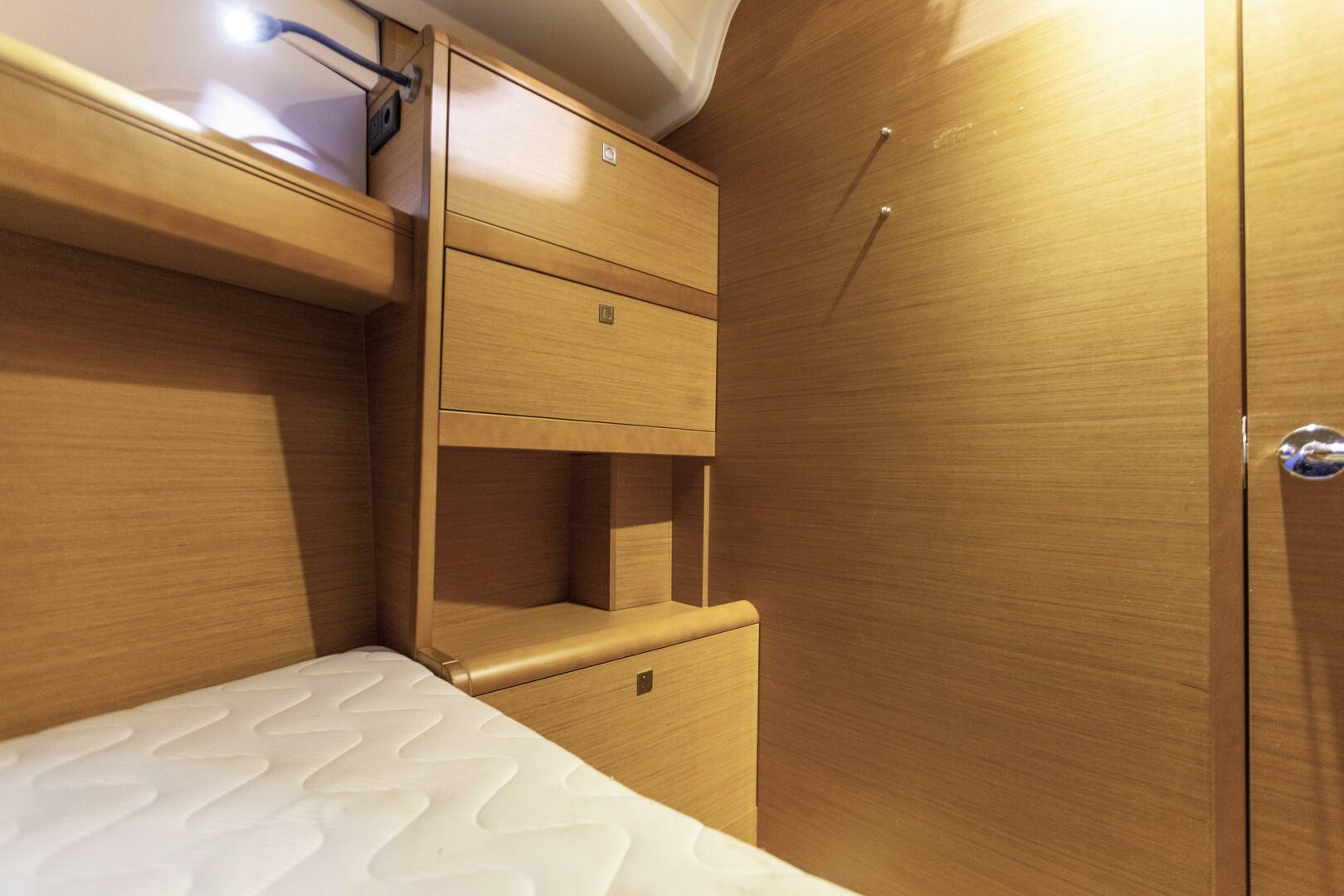 Slide: The Image of 6 Forward Cabin (4) - 4283250