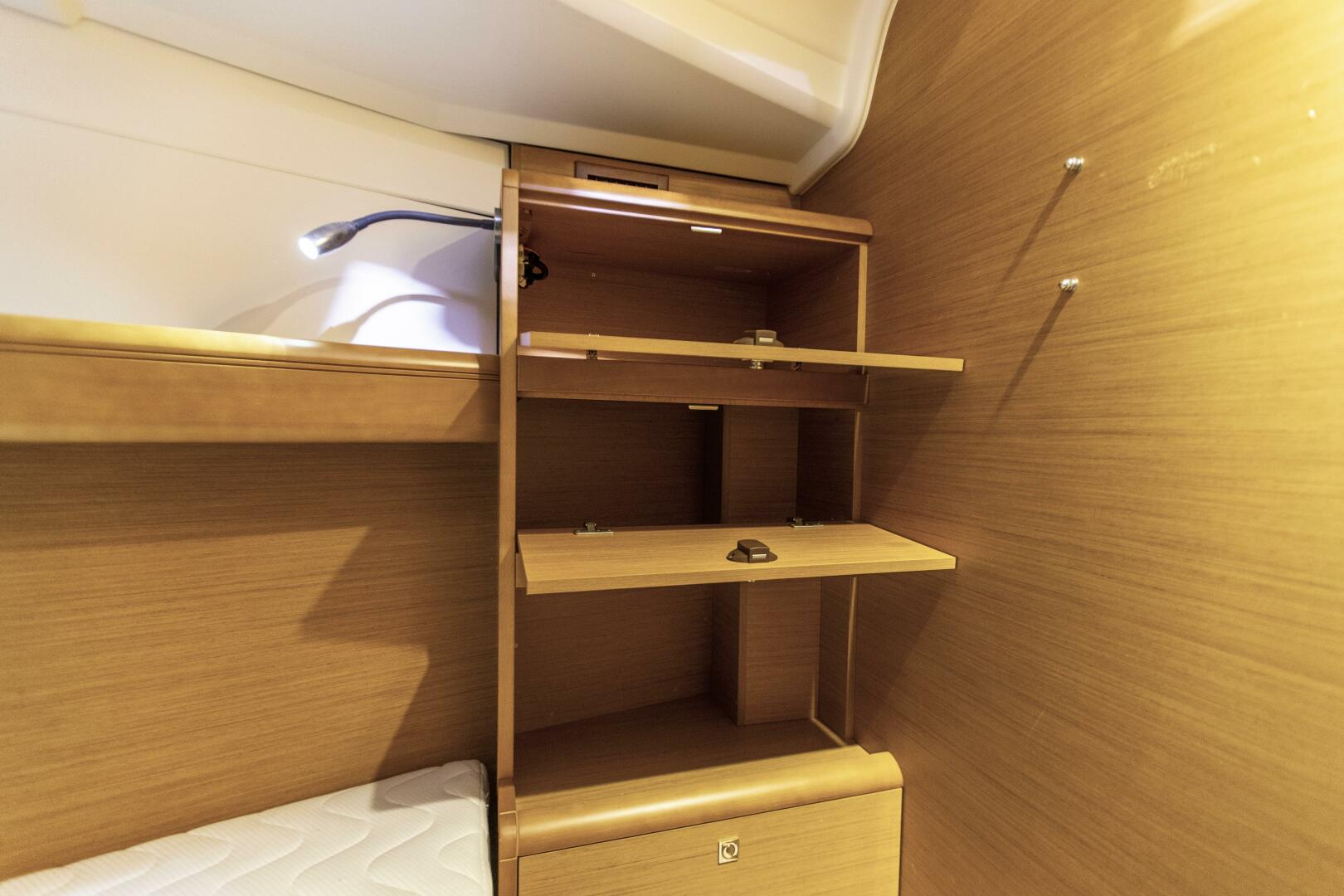 Slide: The Image of 6 Forward Cabin (6) - 4283252