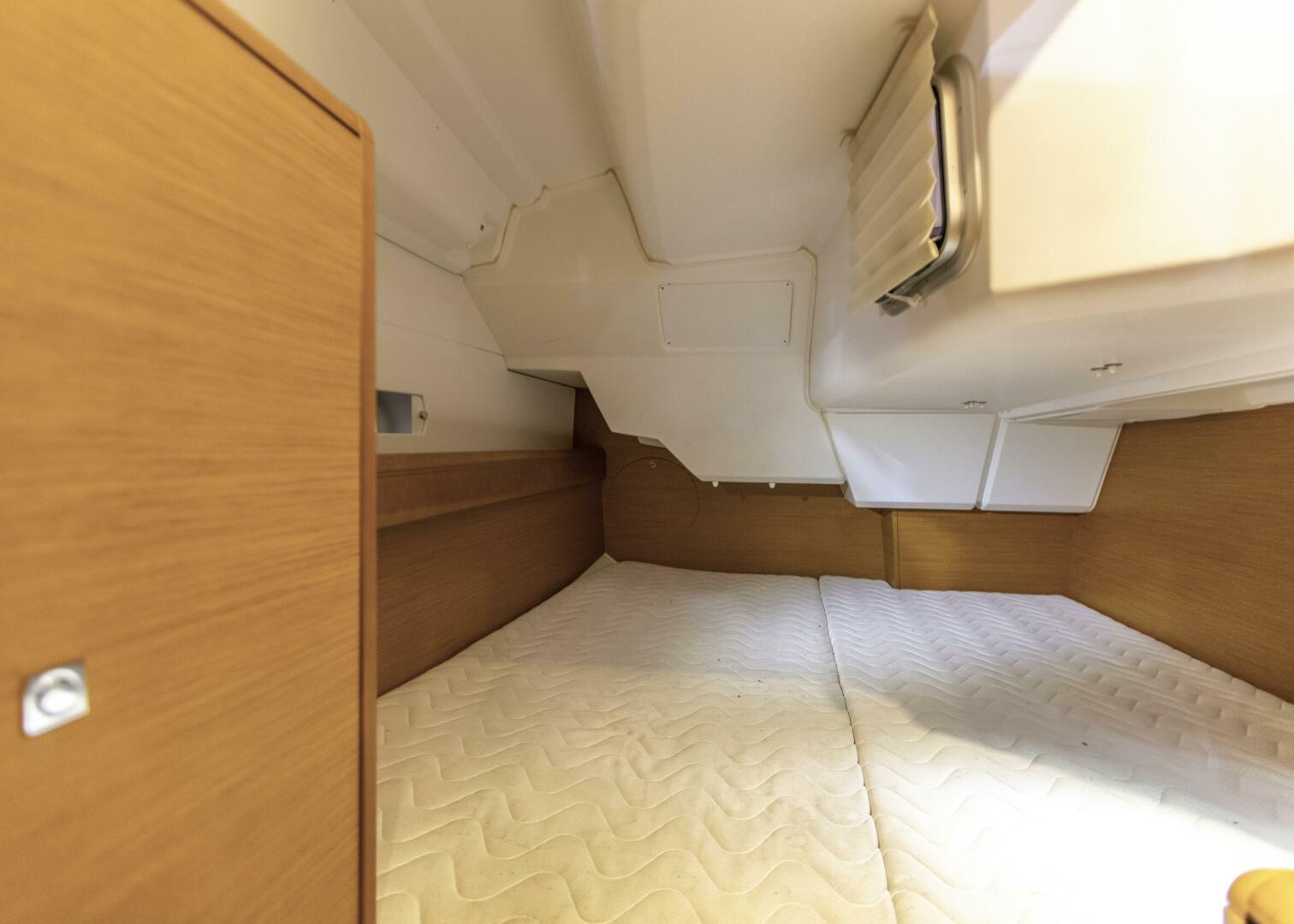 Slide: The Image of 8 Aft STRBD Cabin (1) - 4283258