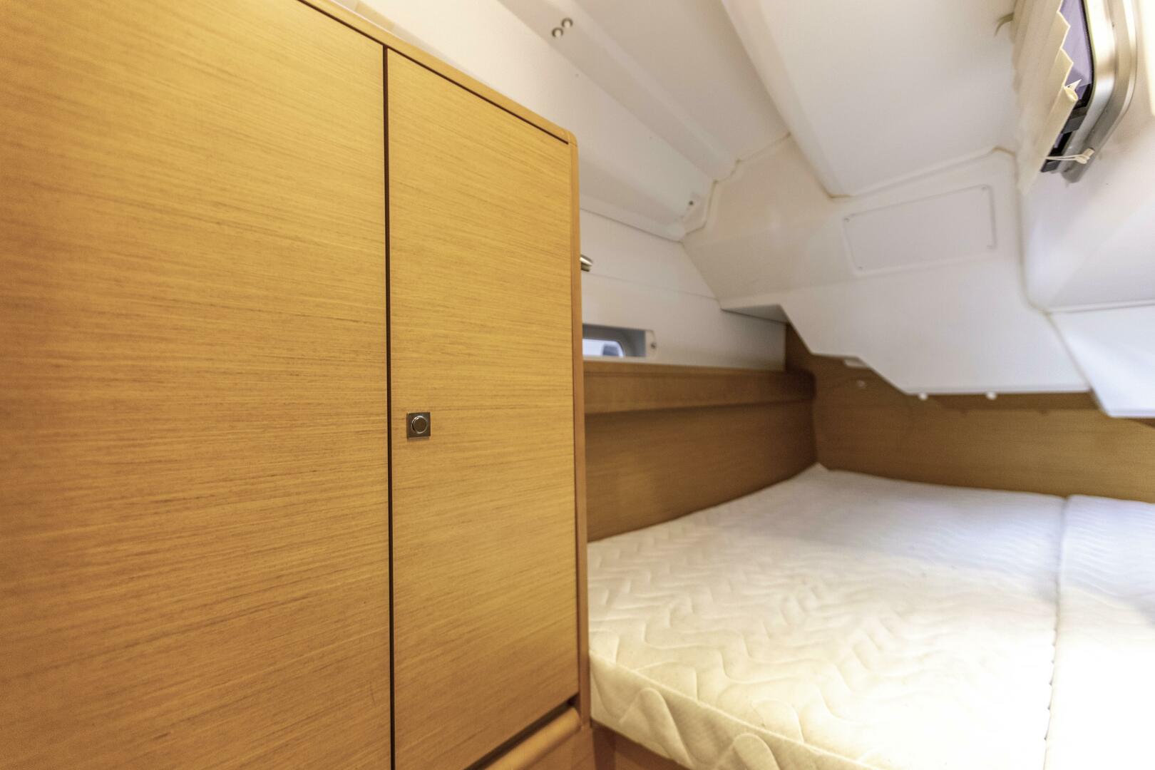 Slide: The Image of 8 Aft STRBD Cabin (2) - 4283259