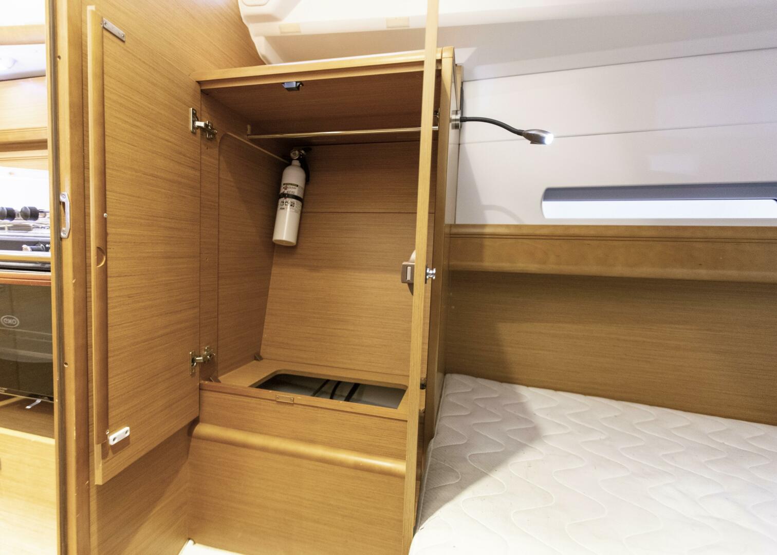Slide: The Image of 8 Aft STRBD Cabin (6) - 4283264