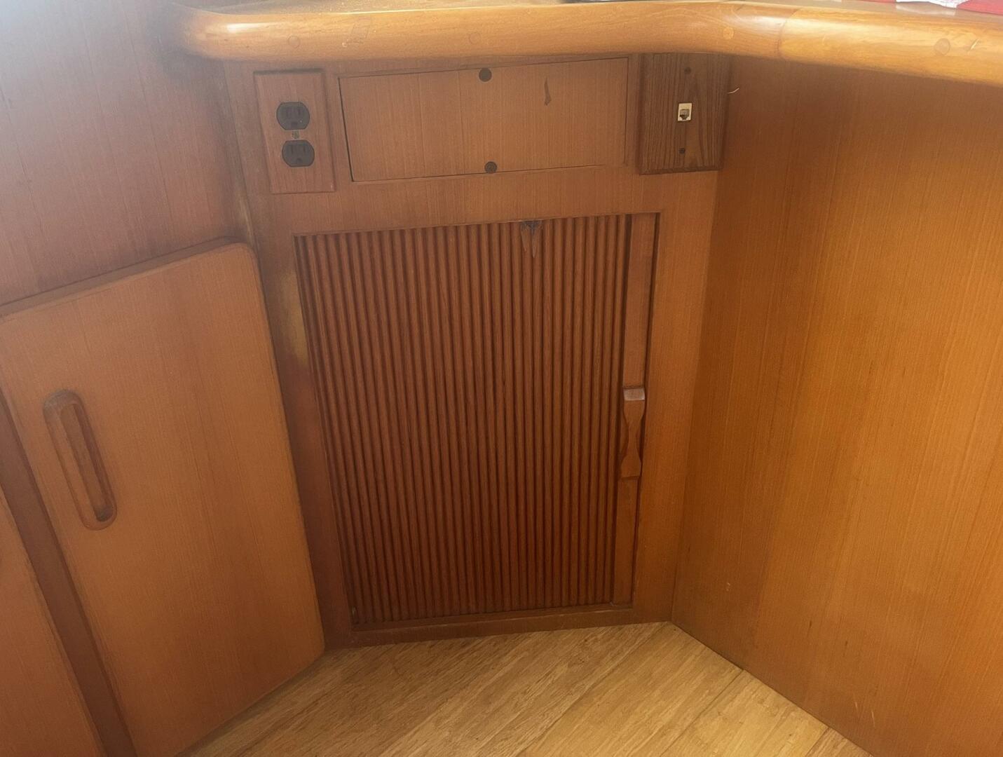 Slide: The Image of Jefferson 42 SE Sundeck Motor Yacht 1990 - 5175314