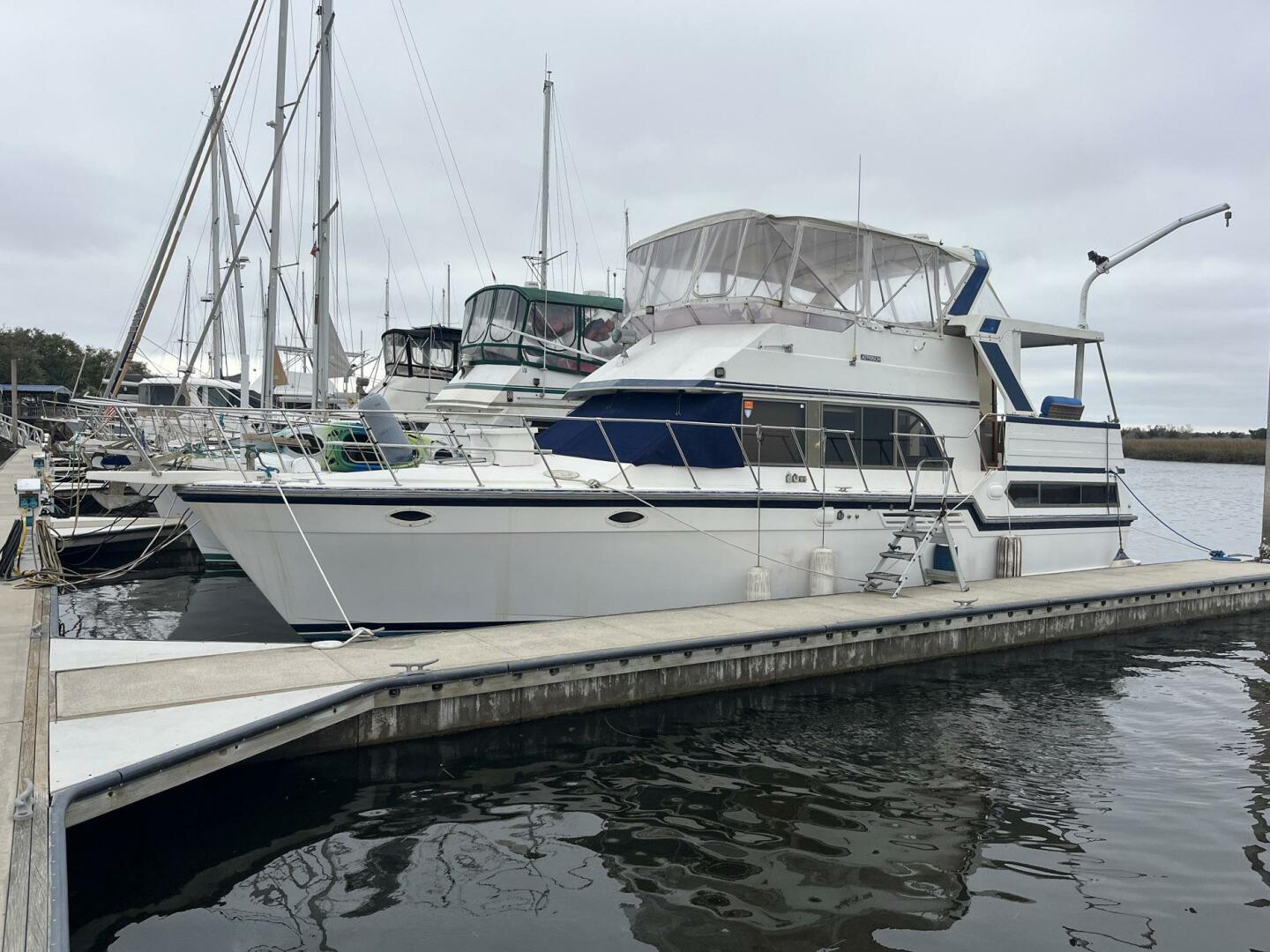 Slide: The Image of Jefferson 42 SE Sundeck Motor Yacht 1990 - 5175281