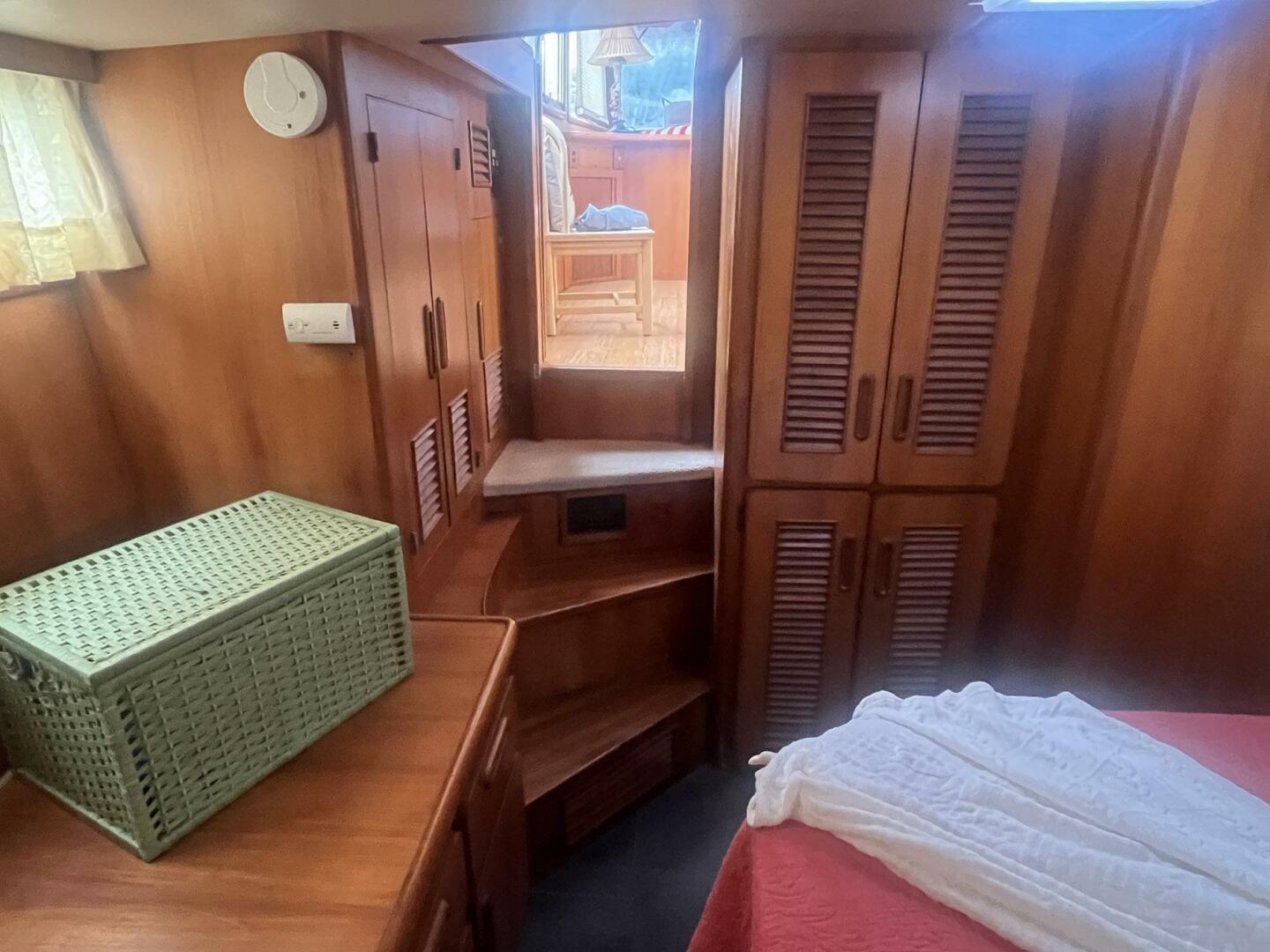 Slide: The Image of Jefferson 42 SE Sundeck Motor Yacht 1990 - 5175328