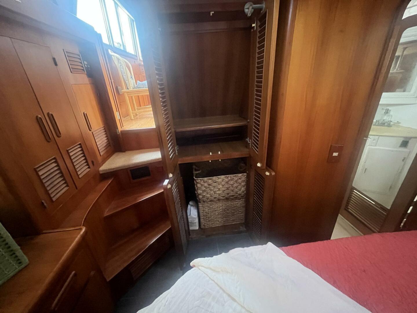 Slide: The Image of Jefferson 42 SE Sundeck Motor Yacht 1990 - 5175329