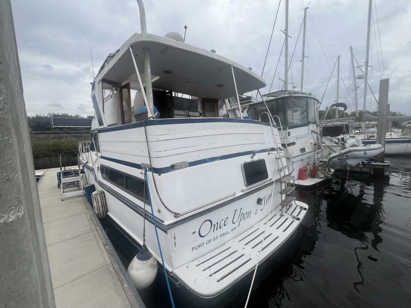 Slide: The Image of Jefferson 42 SE Sundeck Motor Yacht 1990 - 5175283