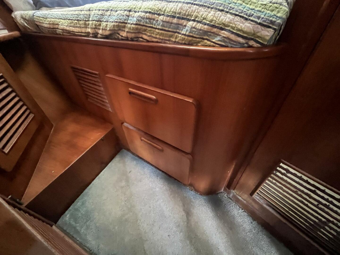 Slide: The Image of Jefferson 42 SE Sundeck Motor Yacht 1990 - 5175337