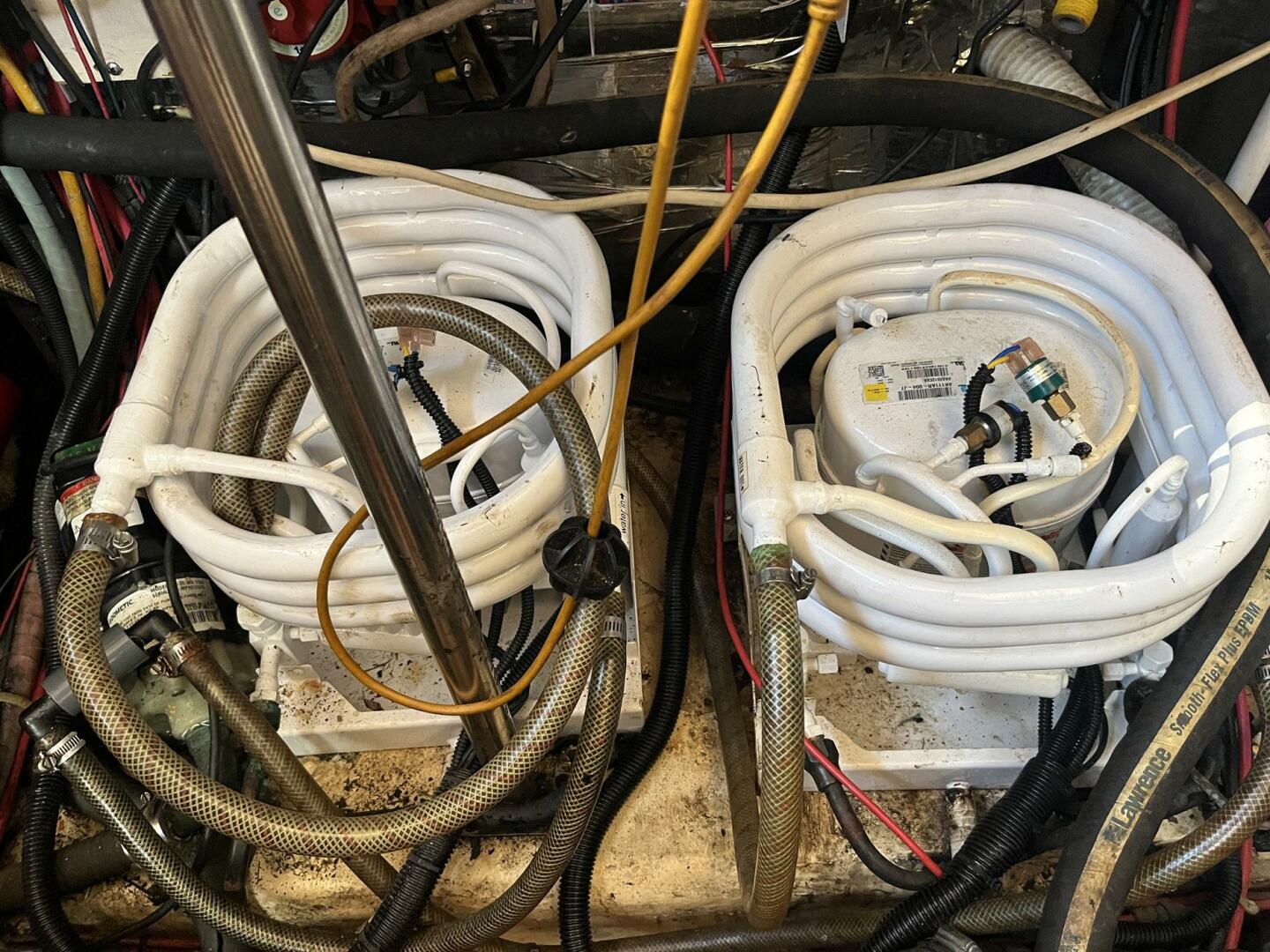 Slide: The Image of Jefferson 42 SE Sundeck Motor Yacht 1990 - 5175344