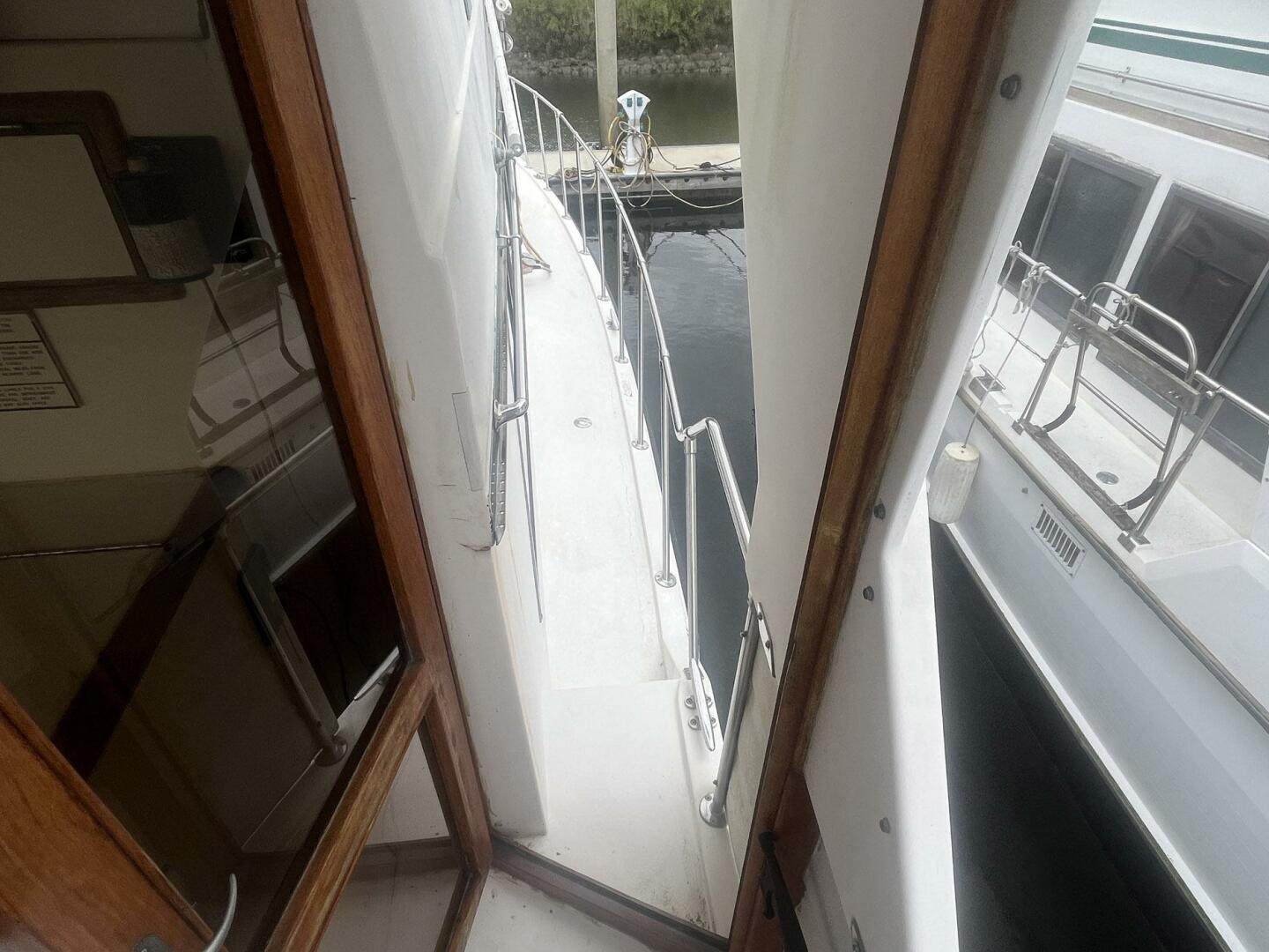 Slide: The Image of Jefferson 42 SE Sundeck Motor Yacht 1990 - 5175285