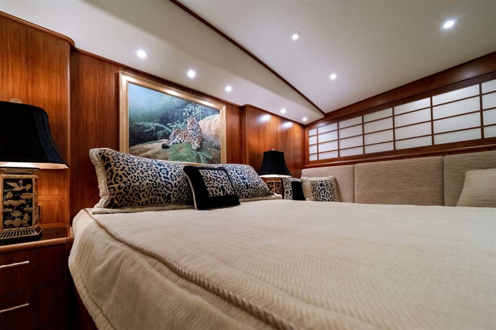 Slide: The Image of VIP Stataeroom with Queen Walkaround Berth - 27