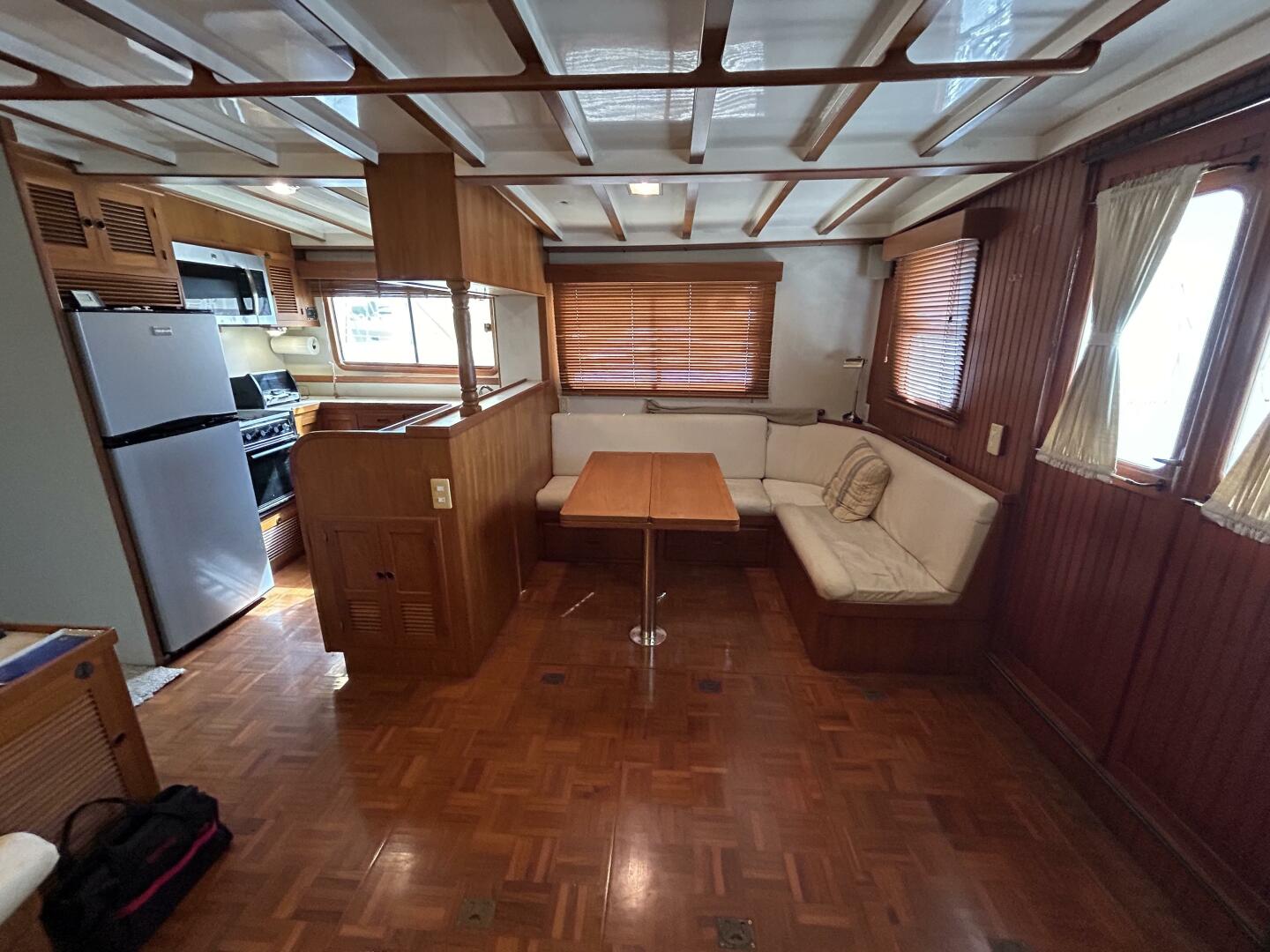 Slide: The Image of 48' Kadey-Krogen salon starboard - 29