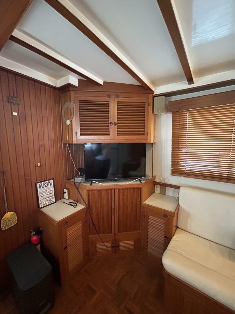 Slide: The Image of 48' Kadey-Krogen salon port aft - 30