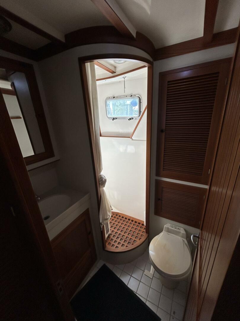 Slide: The Image of 48' Kadey-Krogen master stateroom head - 43