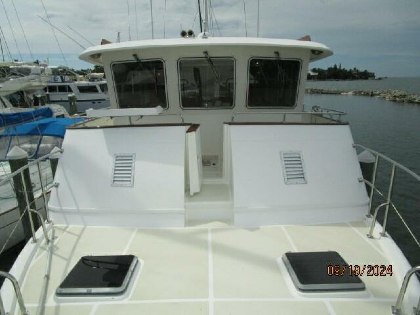 Slide: The Image of 48' Kadey-Krogen foredeck aft - 8