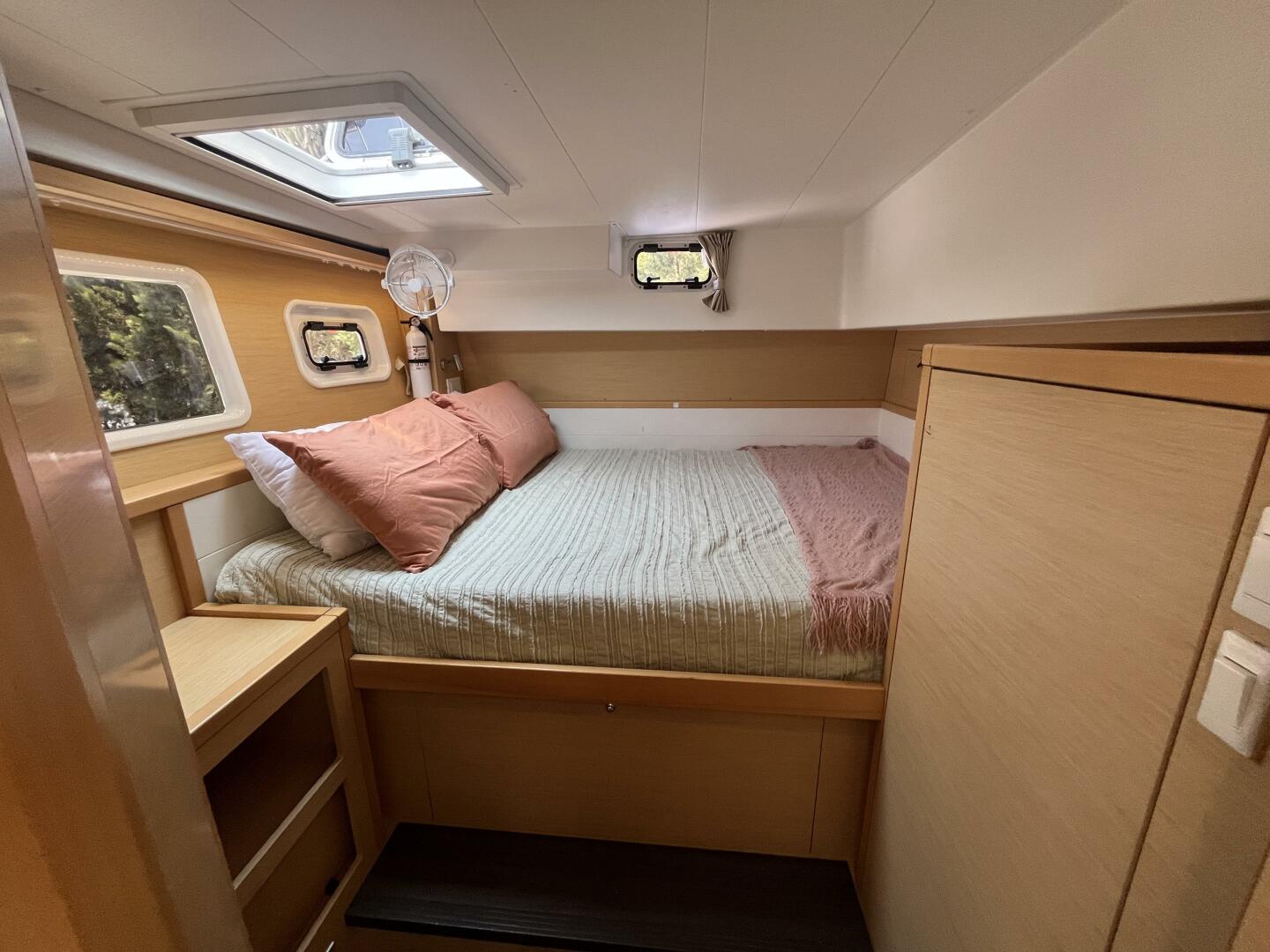 Slide: The Image of Lagoon 39 2016 - 5426010