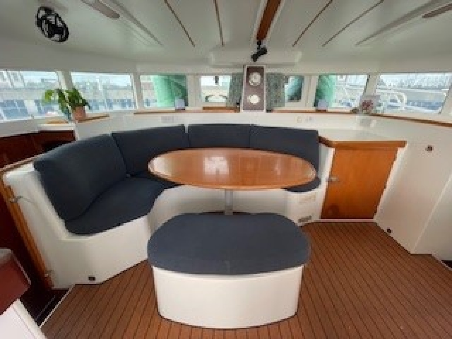Slide: The Image of Used Sail Catamaran for sale 2003 Lagoon 380 - FISHY BUSINESS - 4893723