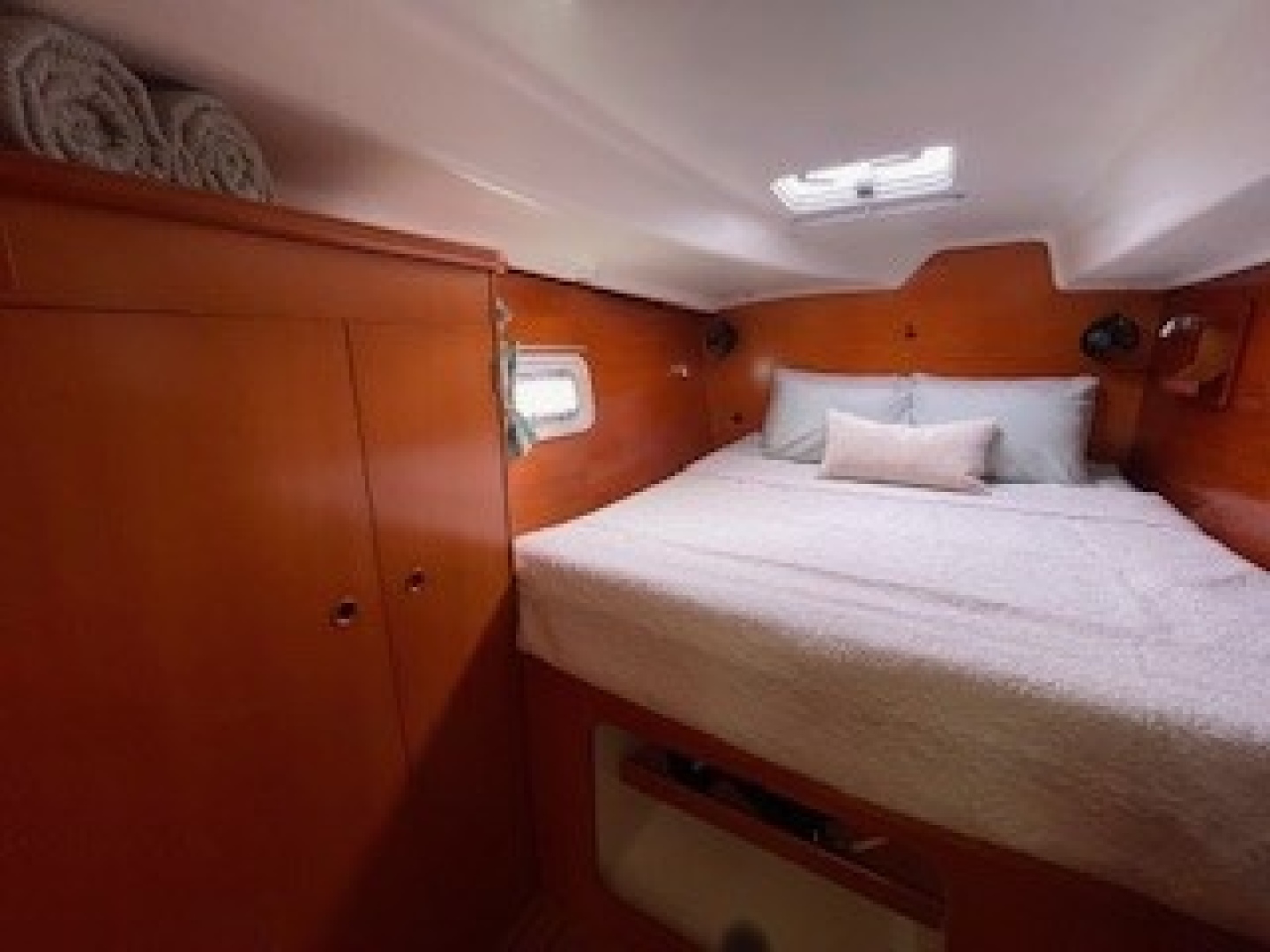 Slide: The Image of Used Sail Catamaran for sale 2003 Lagoon 380 - FISHY BUSINESS - 4895369