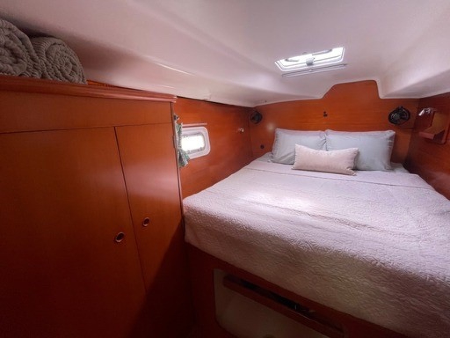 Slide: The Image of Used Sail Catamaran for sale 2003 Lagoon 380 - FISHY BUSINESS - 4893729