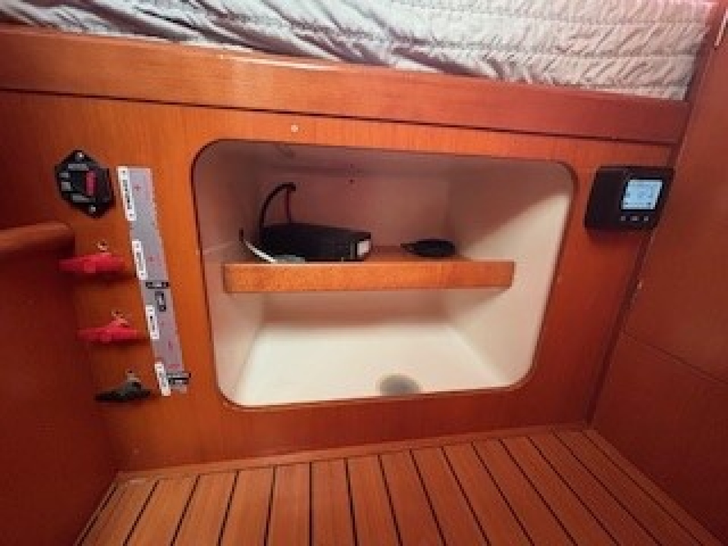 Slide: The Image of Used Sail Catamaran for sale 2003 Lagoon 380 - FISHY BUSINESS - 4893746