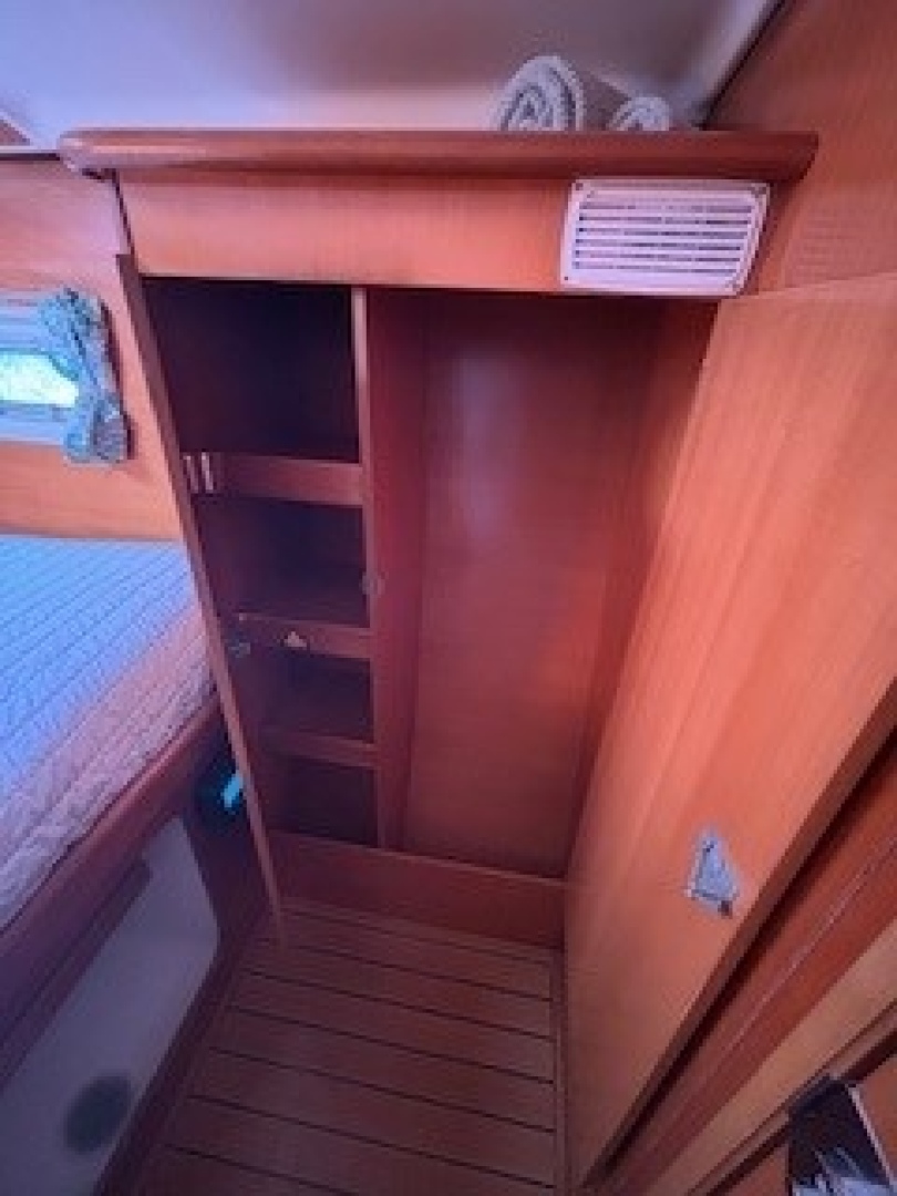 Slide: The Image of Used Sail Catamaran for sale 2003 Lagoon 380 - FISHY BUSINESS - 4893745