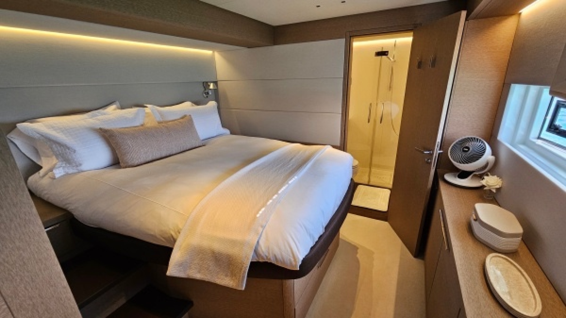 Slide: The Image of Used Power Catamaran for sale 2024 Lagoon Sixty 7 - SUNLOVE - 4892590