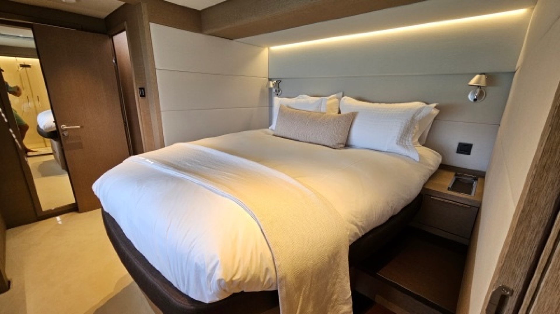 Slide: The Image of Used Power Catamaran for sale 2024 Lagoon Sixty 7 - SUNLOVE - 4892592