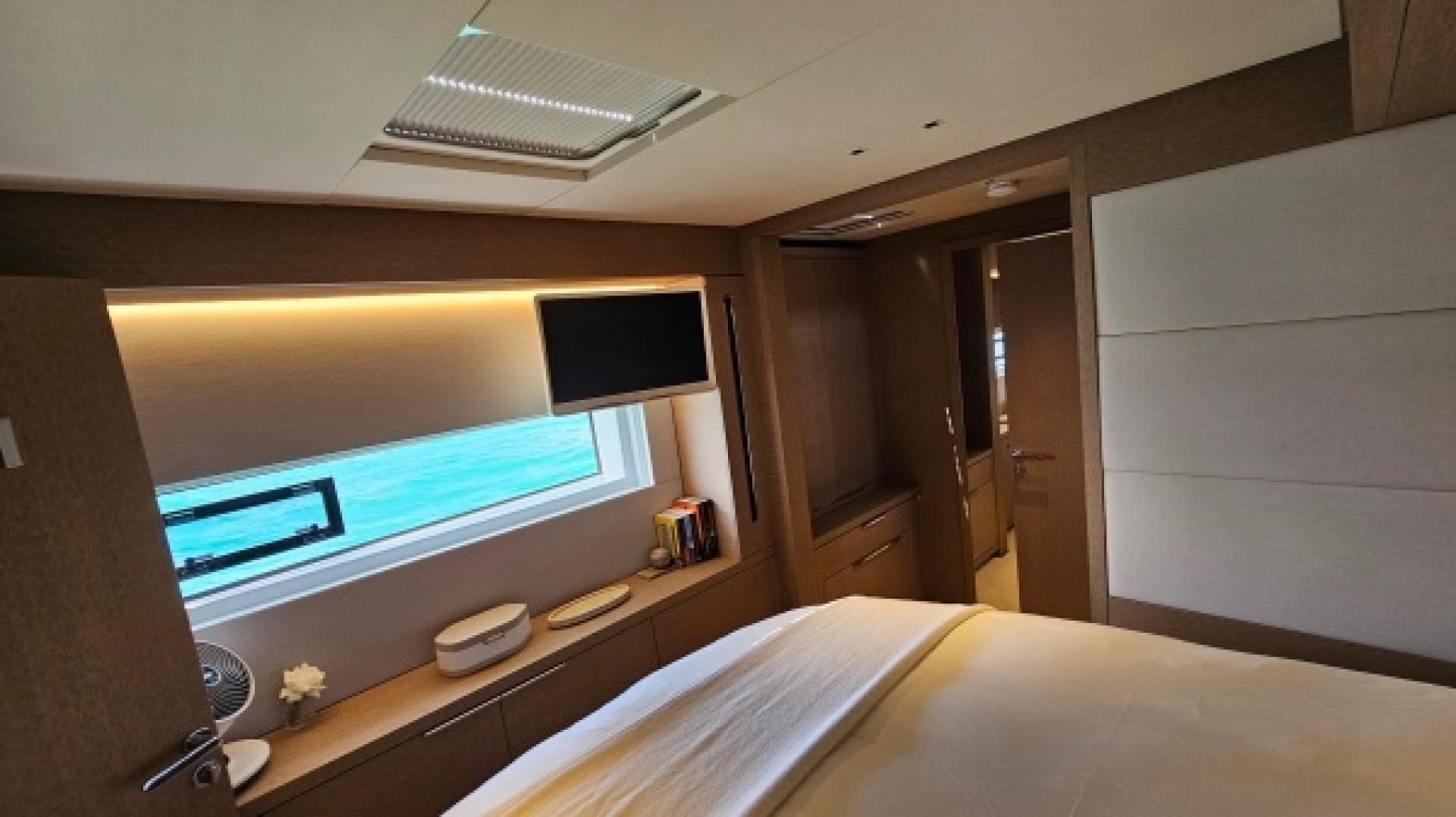 Slide: The Image of Used Power Catamaran for sale 2024 Lagoon Sixty 7 - SUNLOVE - 4892593