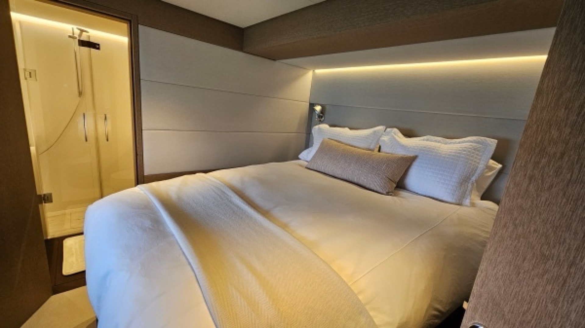 Slide: The Image of Used Power Catamaran for sale 2024 Lagoon Sixty 7 - SUNLOVE - 4892596