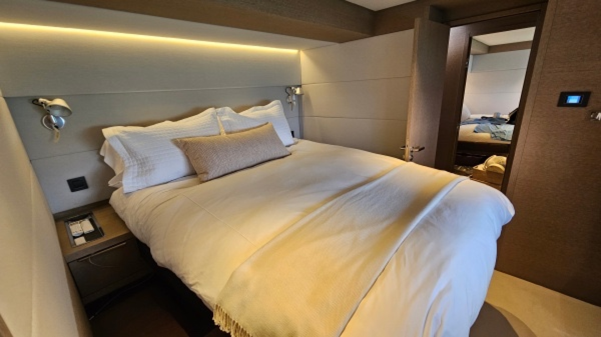 Slide: The Image of Used Power Catamaran for sale 2024 Lagoon Sixty 7 - SUNLOVE - 4892598