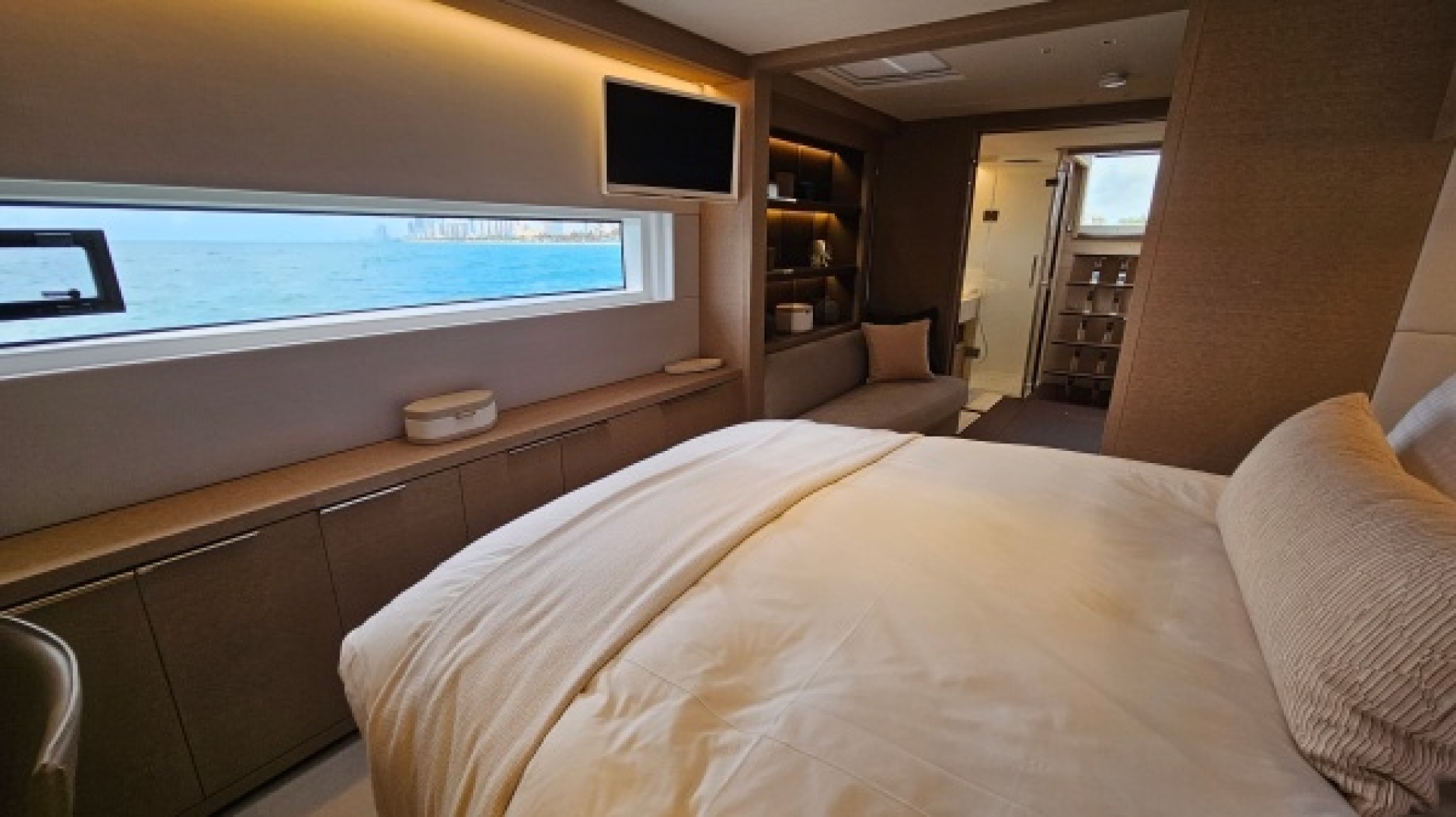 Slide: The Image of Used Power Catamaran for sale 2024 Lagoon Sixty 7 - SUNLOVE - 4892599