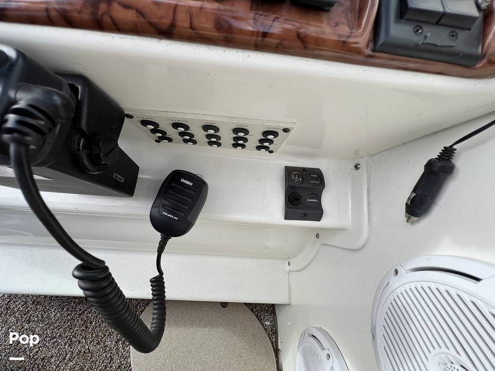 Slide: The Image of Larson 274 Cabrio Mid Cabin 2005 - 14438640
