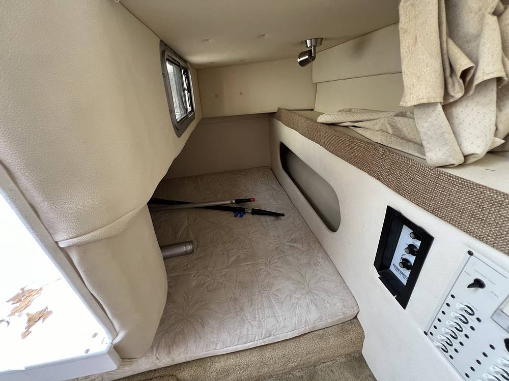 Slide: The Image of Larson 274 Cabrio Mid Cabin 2005 - 14438665