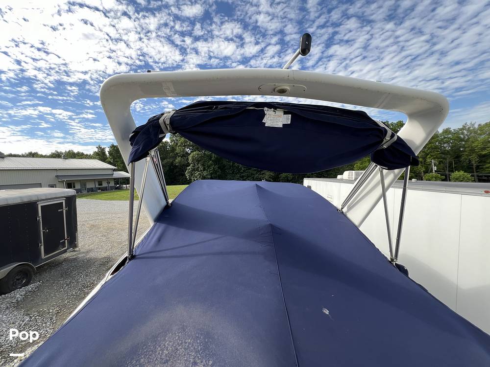 Slide: The Image of Larson 274 Cabrio Mid Cabin 2005 - 14438632