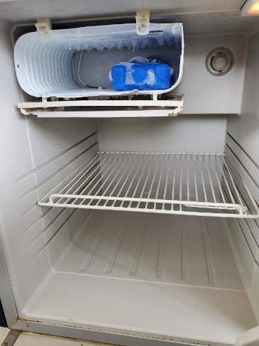 Slide: The Image of Empty refrigerator with ice tray in a 2003 Larson 330 Cabrio boat. - 18