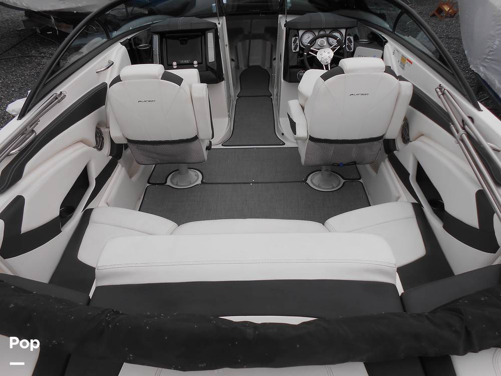 Slide: The Image of Larson LXI 238 2016 - 15355562