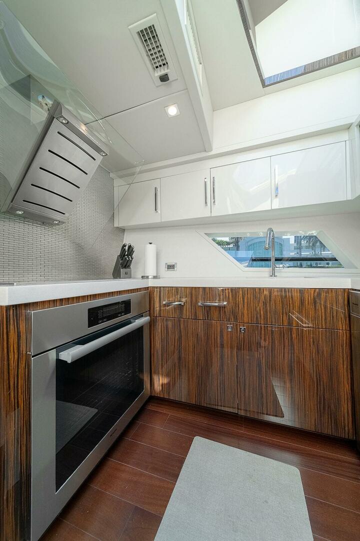 Slide: The Image of Lazzara Yachts 64 2013 - 5087283
