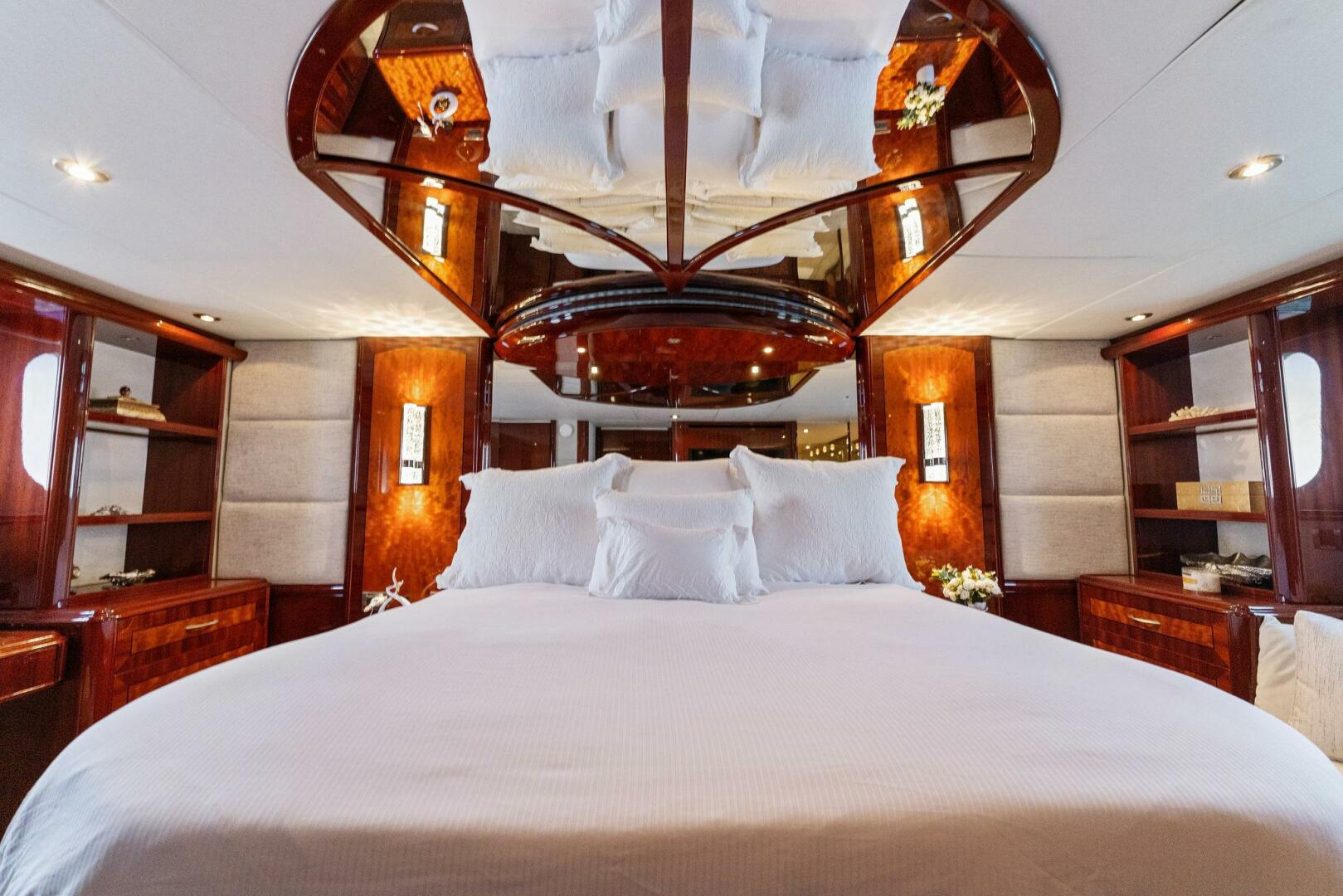 Slide: The Image of Lazzara Yachts 80 2004 - 4083810