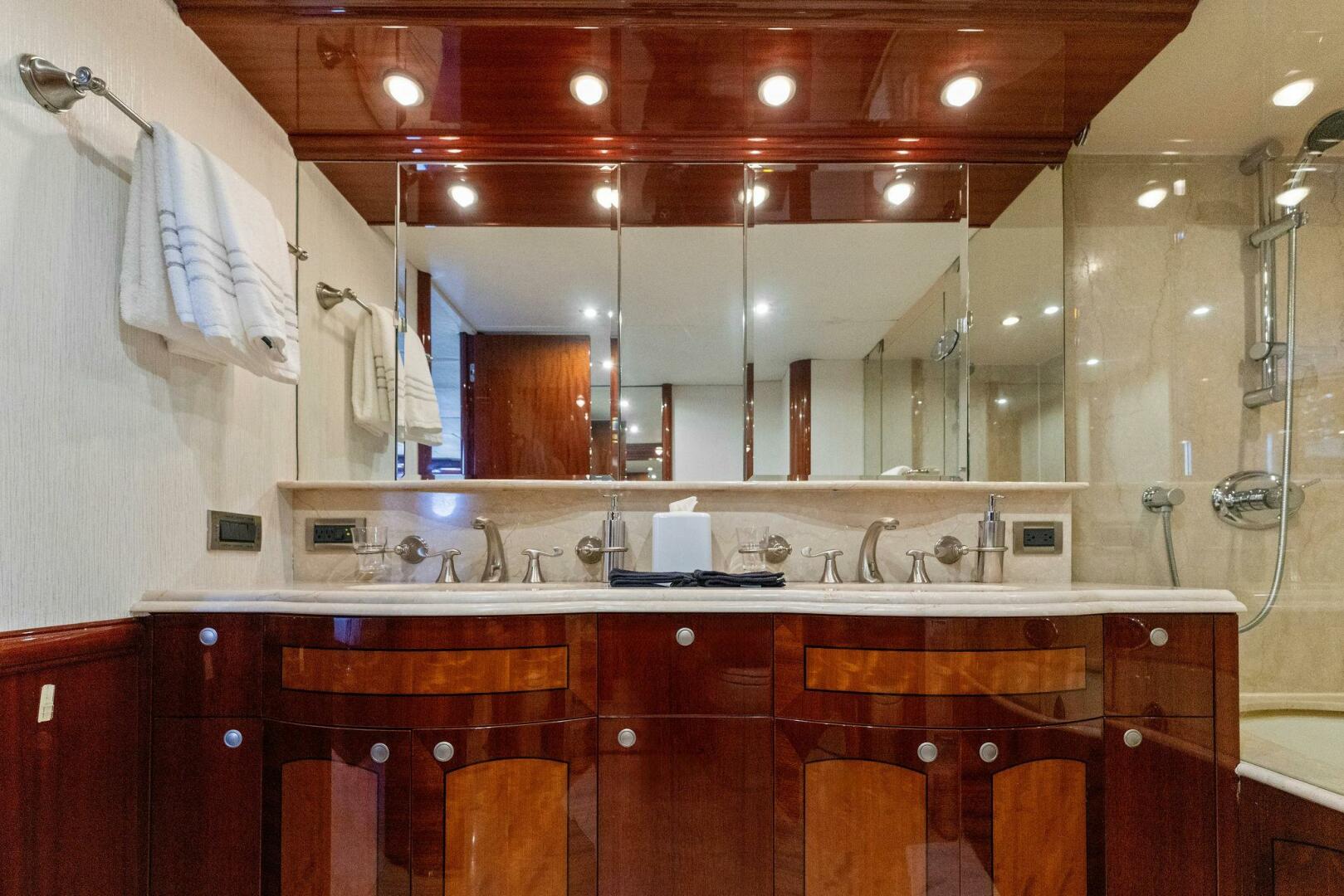 Slide: The Image of Lazzara Yachts 80 2004 - 4083725
