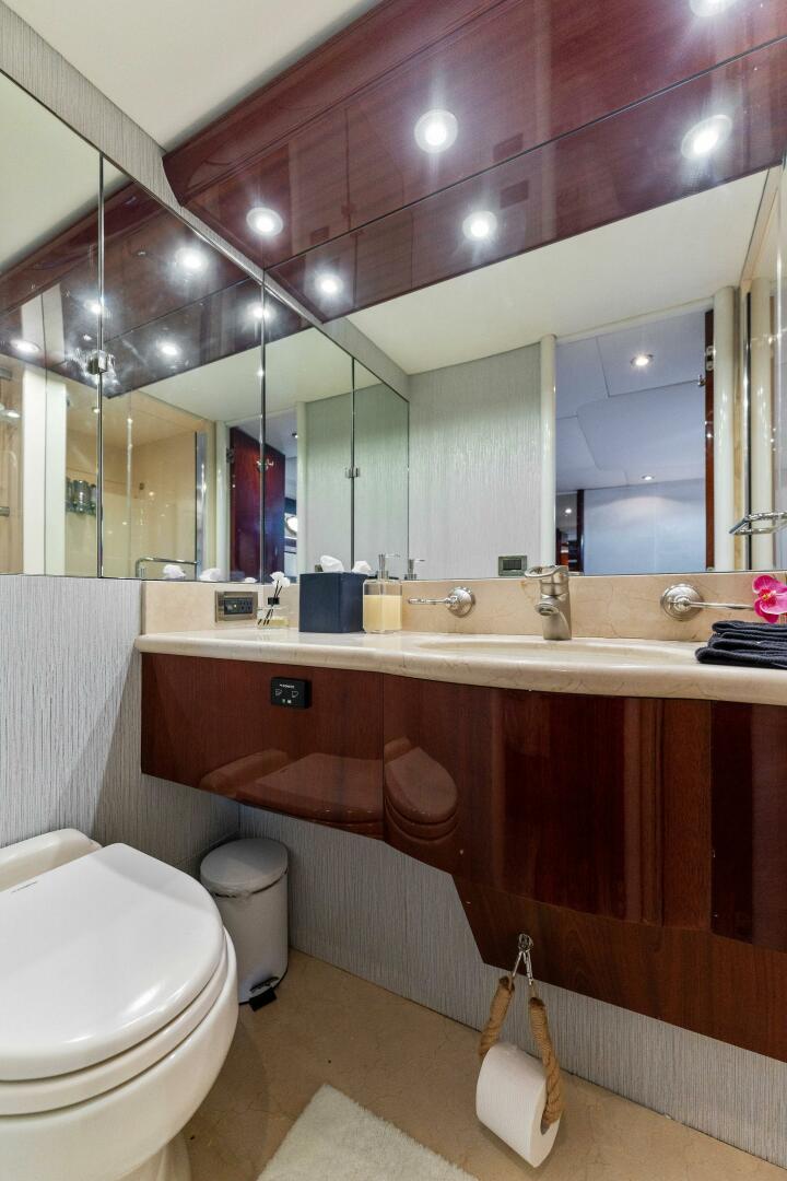 Slide: The Image of Lazzara Yachts 80 2004 - 4083841