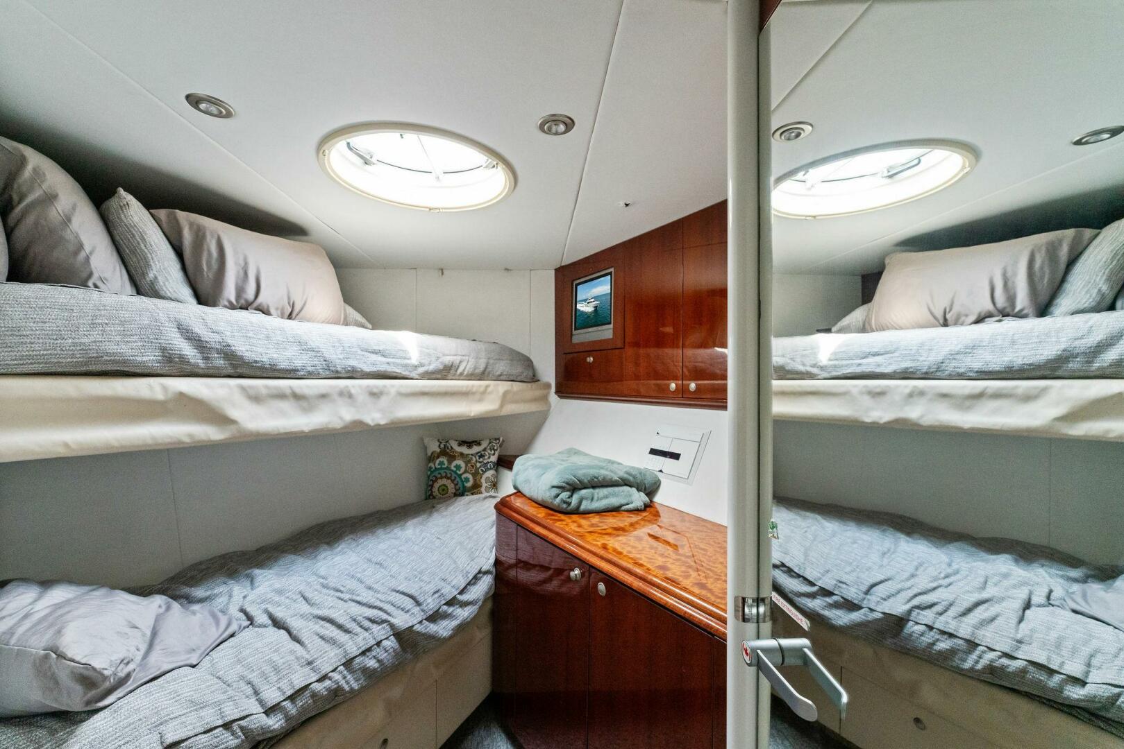Slide: The Image of Lazzara Yachts 80 2004 - 4083769