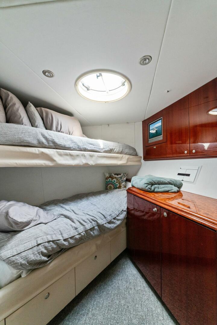 Slide: The Image of Lazzara Yachts 80 2004 - 4083822